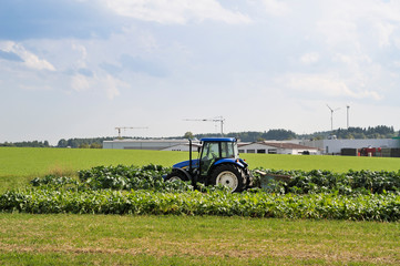 Erntemaschine im Einsatz, Wolkenstein, Erzgebirge, Sachsen, Deutschland, Europa