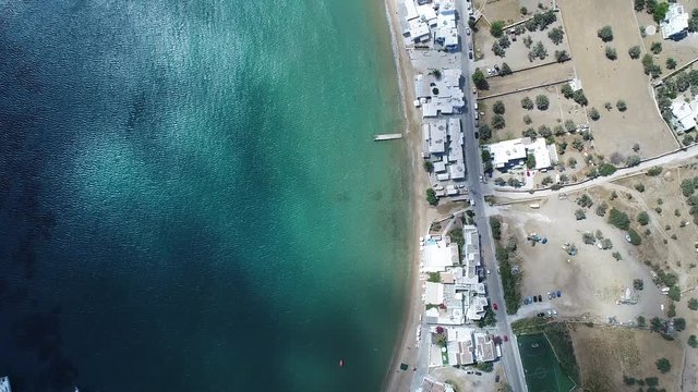 Vid&eacute;o 4K Europe Collection : Gr&egrave;ce | Cyclades | &Icirc;le de Sifnos | Village de Platis vue du ciel