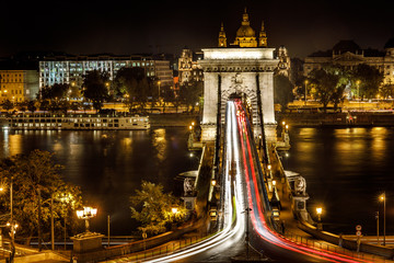 Chain bridge in Budapest by night - obrazy, fototapety, plakaty