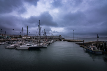Fototapeta na wymiar Port de Lisbonne, dans la tempête - Portugal