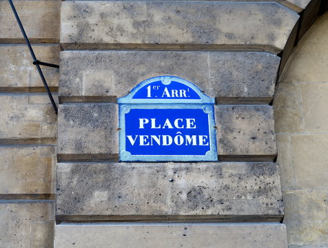 Place Vendôme; plaque de nom de rue sur pierre. Paris France