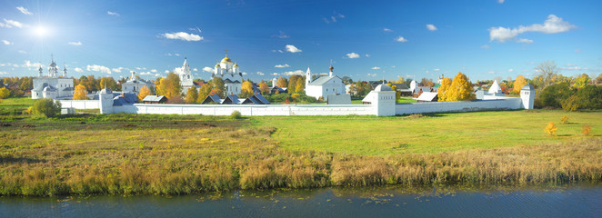 Autumn landscape in Suzdal. - obrazy, fototapety, plakaty