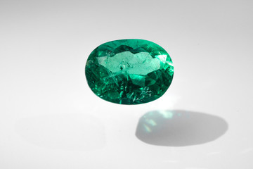 esmeraldas gigantes cristales emerald gemstone gemas piedras preciosas diamantes verdes granate zafiro rubí	
