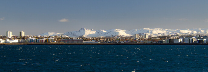 Bright Reykjavik against the backdrop of zasnezhenyh mountain peaks