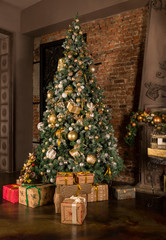Fototapeta na wymiar Christmas tree in the room, gift boxes, Christmas decor, interior