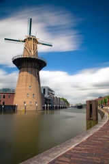Fototapeta na wymiar dutch Windmill in Schiedam
