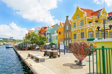 Foto op Canvas Willemstad, Curacao, Netherlands Antilles. Colourful houses and commercial buildings of Punda, Willemstad Harbor, on the Caribbean island of Curacao, Netherlands Antilles © birdiegal
