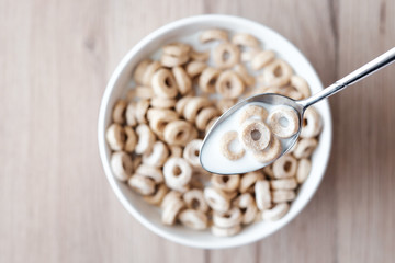 Oat rings with milk