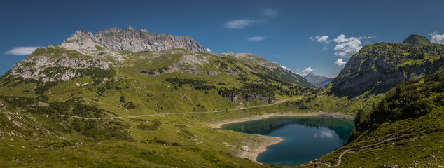Fototapeta na wymiar Formarinsee in den Lechtaler Alpen