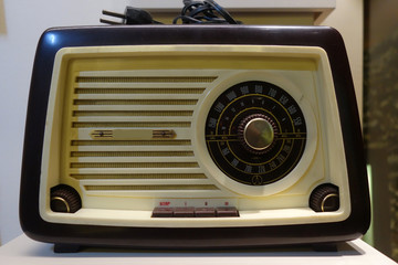 RETRO RÖHRENRADIO