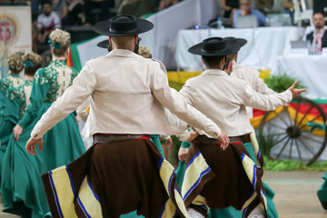  Presentation of group of dances typical gaúchas.