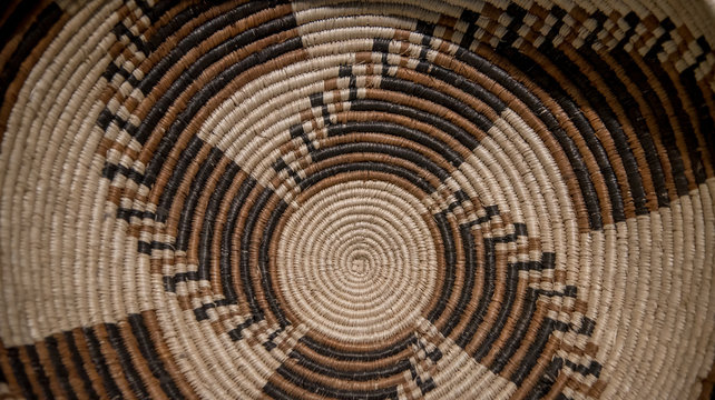 textura rustica de canasto en colores tierra geometria circular