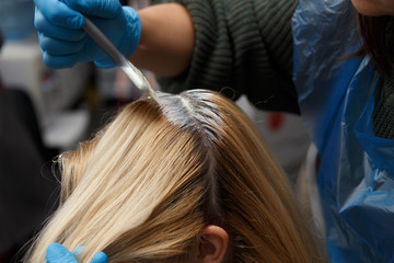 Naklejka premium Woman dyeing hair