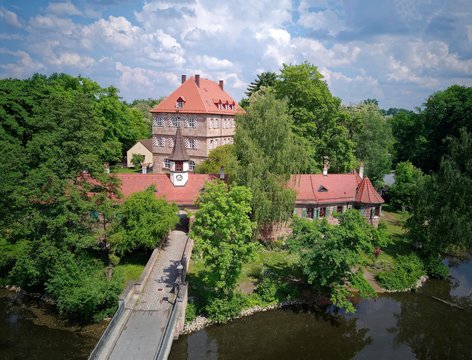 Aerial view, Zeltner Castle, moated castle in Zeltner Weiher, manor house, Nuremberg, Gleisshammer, Middle Franconia, Franconia, Franconia, Bavaria, Germany, Europe