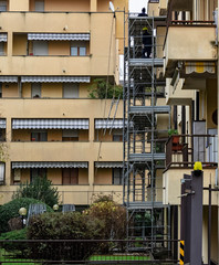 restoration work on the yellow façade of a building of the 90s