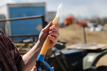 Filling livestock syringe