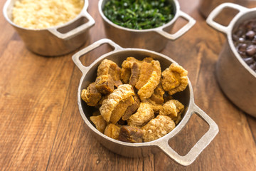 Dishes that are part of the traditional feijoada, typical Brazilian food