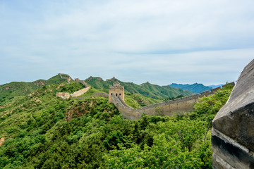 Fototapeta na wymiar A View of The Great Wall of China as it Bends its way through the Jinshanling Mountains