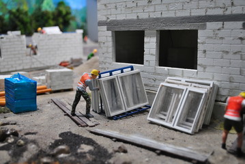 Robotnicy na budowie