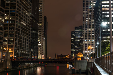 Fototapeta na wymiar Chicago by night
