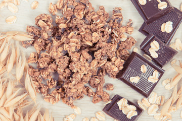 Ears of oat, flakes, granola and chocolate containing iron and fiber