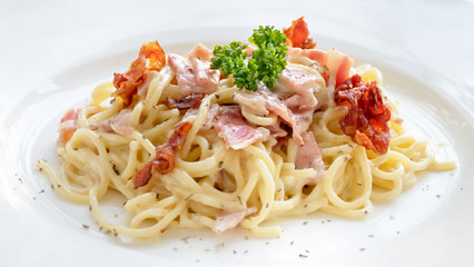Spaghetti carbonara with bacon