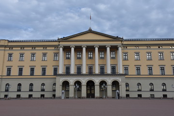 Norwegen, Oslo, Schloss, Königliches Schloss, Reiterstatue, klassizistisch, Staatssitz, König,...