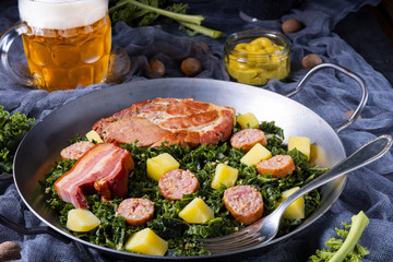 delicious kale Pan with pinkel and kassler