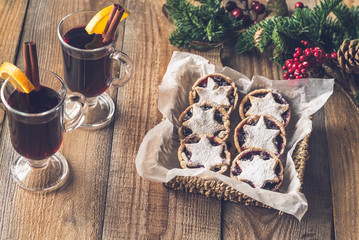 Mince pies with mulled wine © alex9500