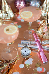 Bunte Deko fuer eine Silvester Party