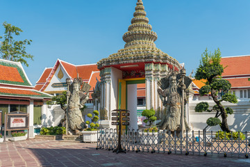 Naklejka premium Chinese guardian figures beside a gate in the Wat Pho 