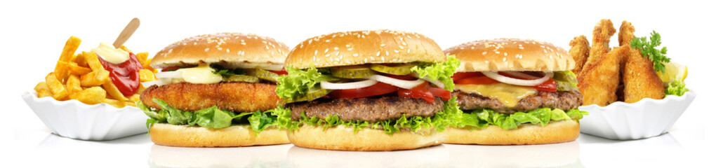Hamburger mit Pommes Frites und Chicken Nuggets - Panorama