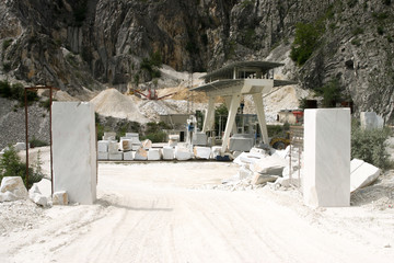Fototapeta na wymiar Marmor Steinbruch Carrara Italien