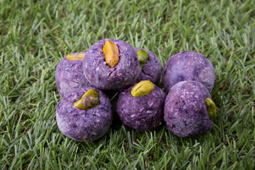 Set of organic gluten free raw cakes