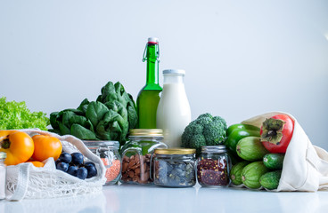 zero waste shopping kit with cotton bags and glass jars