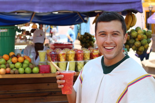 Man enjoying a fruit salad outdoors (salpicon)