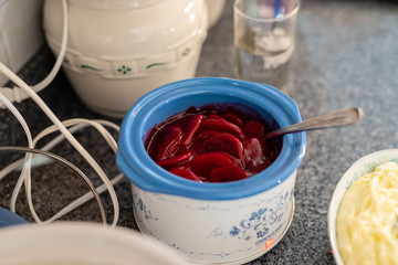 crock pot containing sliced Harvard Beets