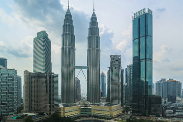 wolkenkrabbers Kuala Lumpur skyline bij zonsondergang, Maleisië