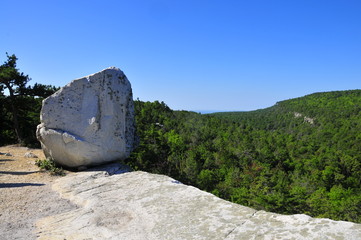 Boulder on a cliff's edge in Minnewaska Park, NY