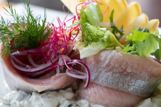 Matjes mit Salat