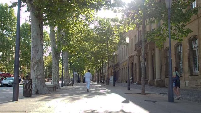 People strolling on Cours Mirabeau in 4k