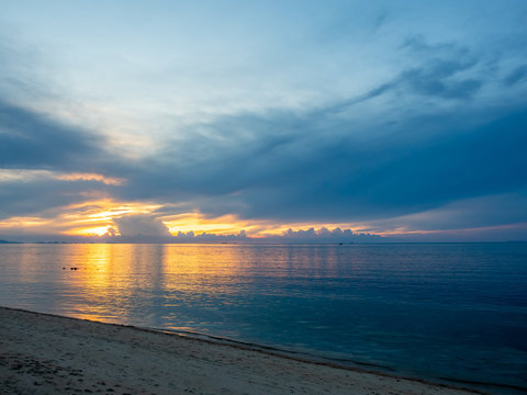 Fototapeta Seascape view under twilight evening sky