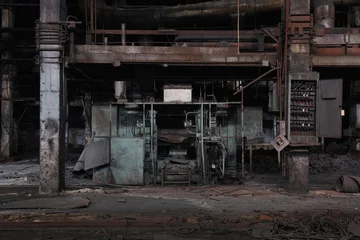 Rolgordijnen Destroyed equipment in an old abandoned car factory. © esalienko