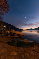 Lungolago di Omegna al tramonto, lago Orta, Verbania, Piemonte, Italia