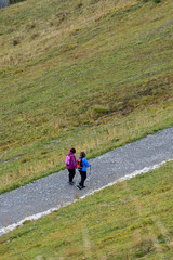 Obraz premium wanderer im kleinwalsertal