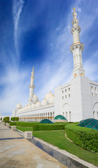 Fototapeta na wymiar Sheikh Zayed mosque in Abu Adabi