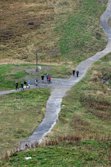 wanderer im kleinwalsertal