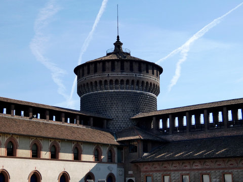 El Castillo Sforzesco Es Un Castillo Que Se Encuentra En El Casco Antiguo De Milán, Italia, Y Que Actualmente Alberga Un Museo De Arte. La Construcción Original En El Lugar Comenzó En El Siglo XV.