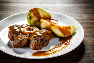 Grilled beefsteak with pears