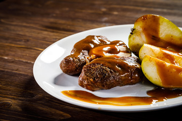 Grilled beefsteak with pears